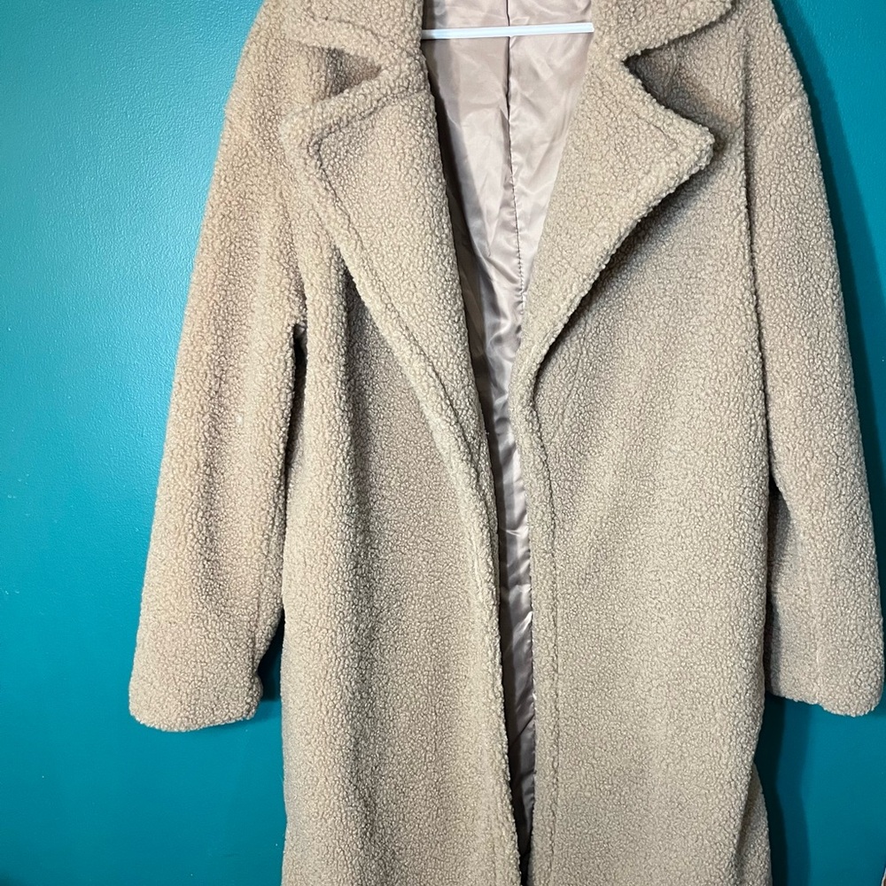 Full length Women's Cream Teddy Coat. No tags, fully lined. Never been worn.